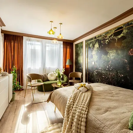 Apartman Glamourous 2-bedroom With A Balcony, Heavenly View Of The Palace Only 3 Min To Station, Metro *