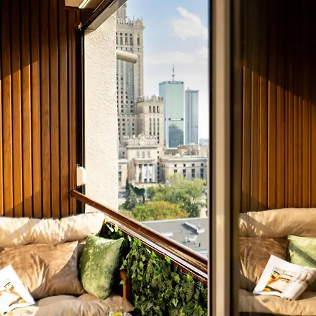 Glamourous 2-bedroom With A Balcony, Heavenly View Of The Palace Only 3 Min To Station, Metro *