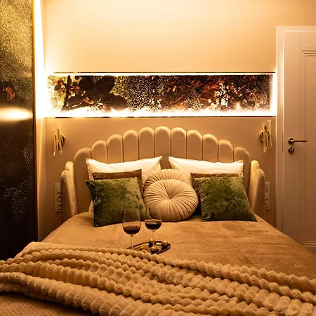 Apartman Glamourous 2-bedroom With A Balcony, Heavenly View Of The Palace Only 3 Min To Station, Metro Varsó