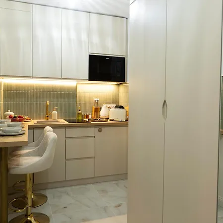 Apartman Glamourous 2-bedroom With A Balcony, Heavenly View Of The Palace Only 3 Min To Station, Metro *