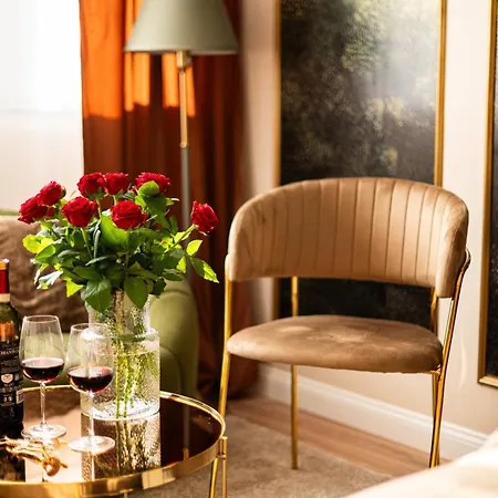Apartman Glamourous 2-bedroom With A Balcony, Heavenly View Of The Palace Only 3 Min To Station, Metro