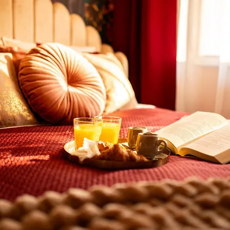 Apartman Glamourous 2-bedroom With A Balcony, Heavenly View Of The Palace Only 3 Min To Station, Metro *
