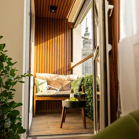 Glamourous 2-bedroom With A Balcony, Heavenly View Of The Palace Only 3 Min To Station, Metro * Varsó