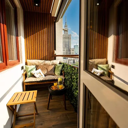 Glamourous 2-bedroom With A Balcony, Heavenly View Of The Palace Only 3 Min To Station, Metro Apartman